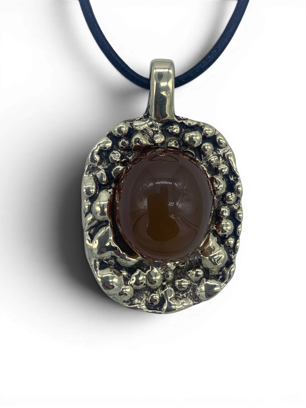 Bronze pendant with carnelian stone insert
