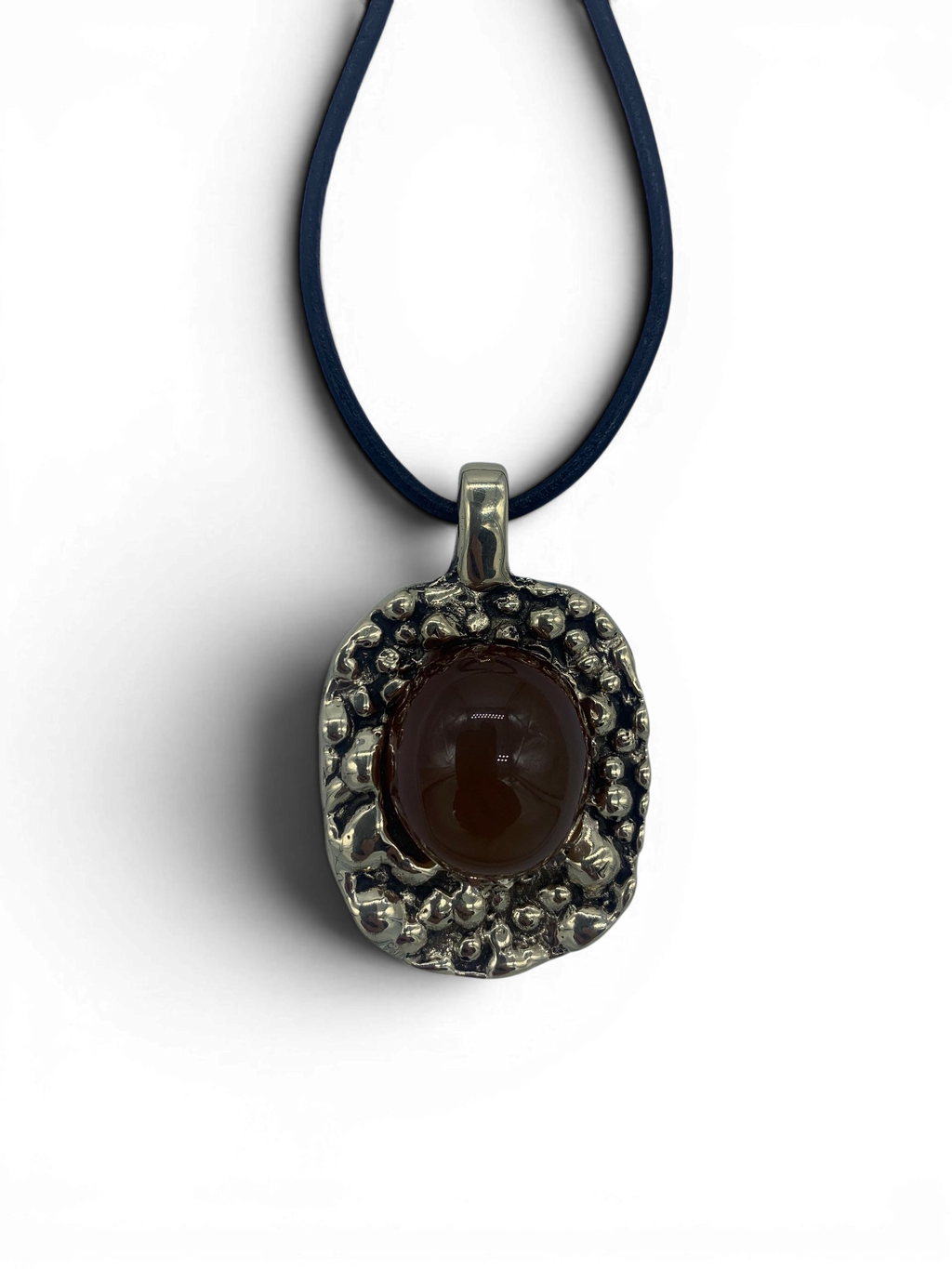 Bronze pendant with carnelian stone insert