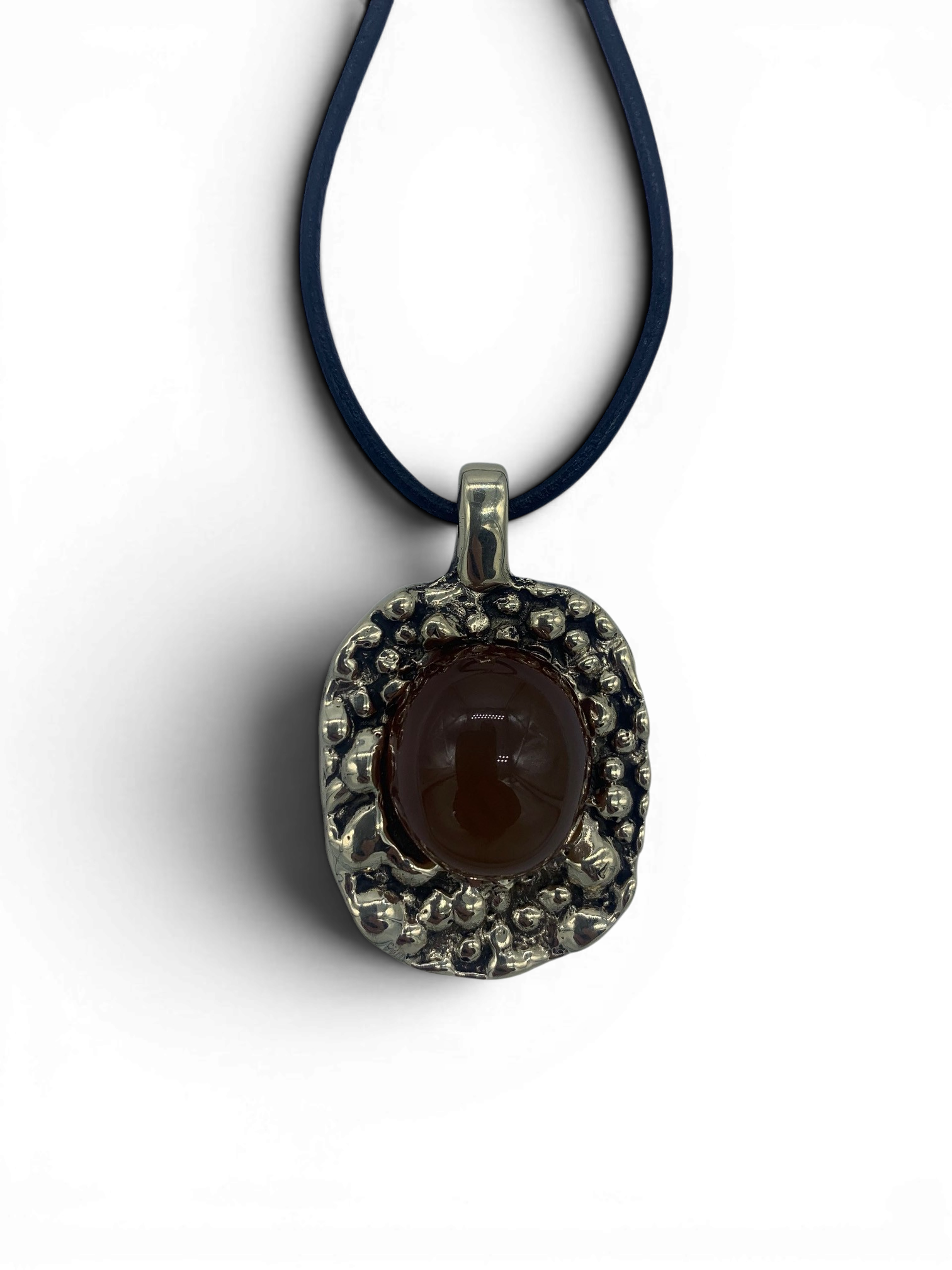 Bronze pendant with carnelian stone insert
