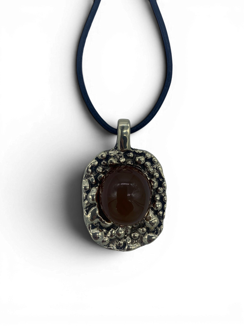 Bronze pendant with carnelian stone insert