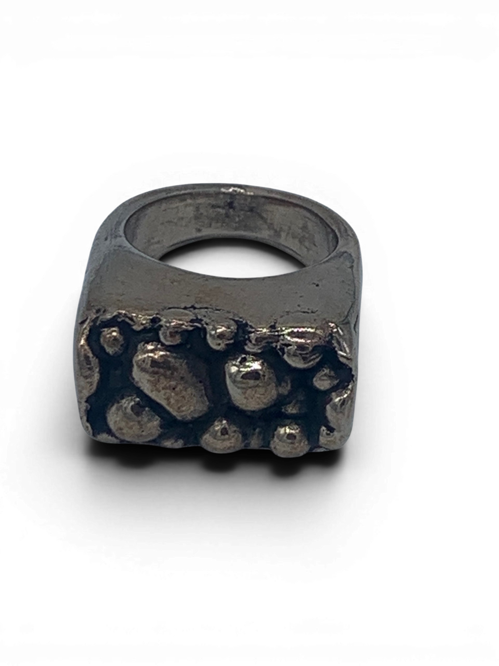 Polish bronze ring with organic round patterns