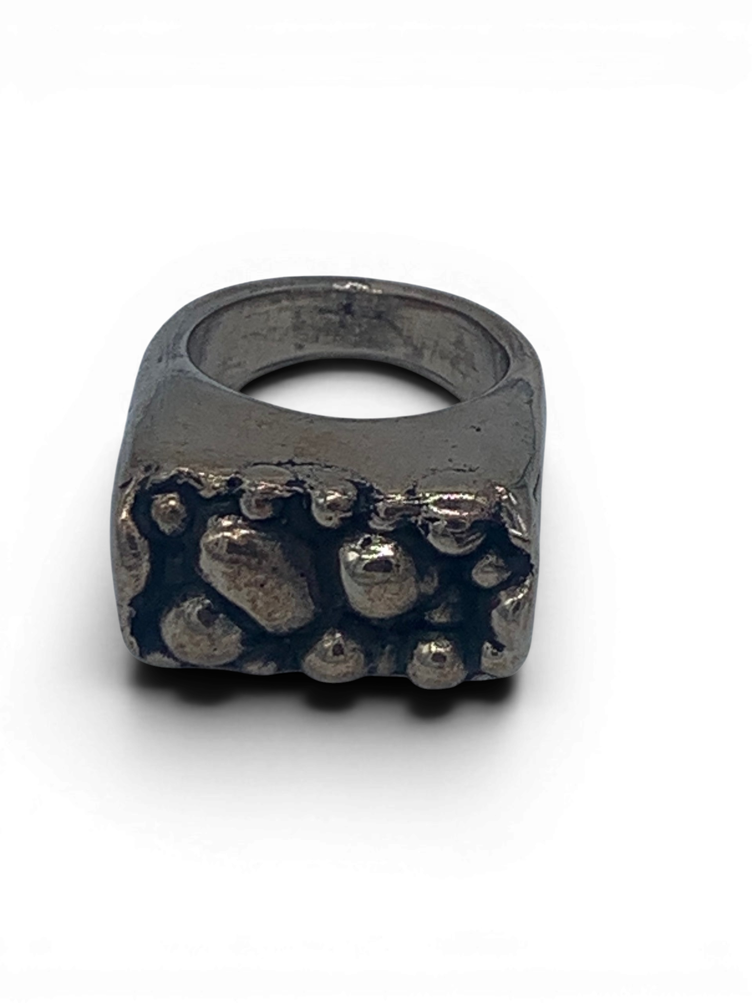 Polish bronze ring with organic round patterns