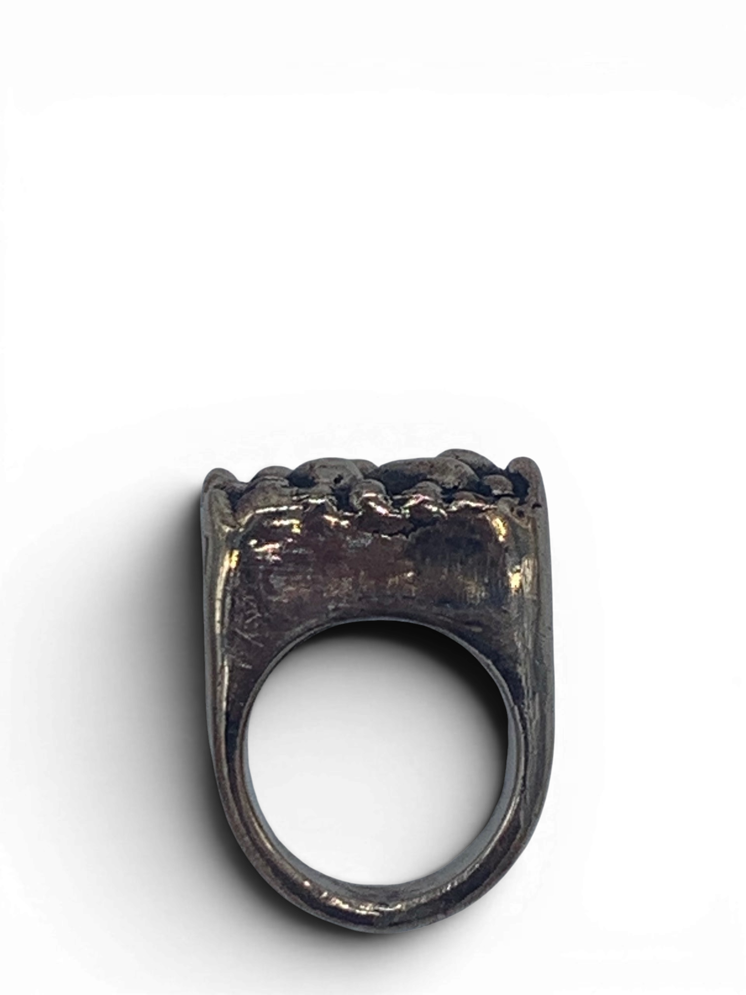 Polish bronze ring with organic round patterns