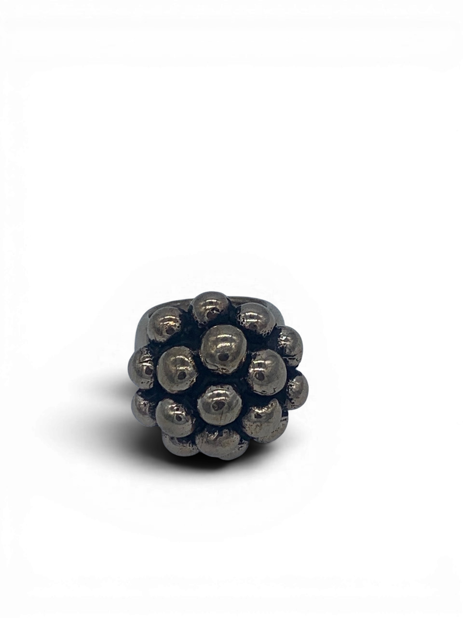 Polish bronze ring with organic round patterns