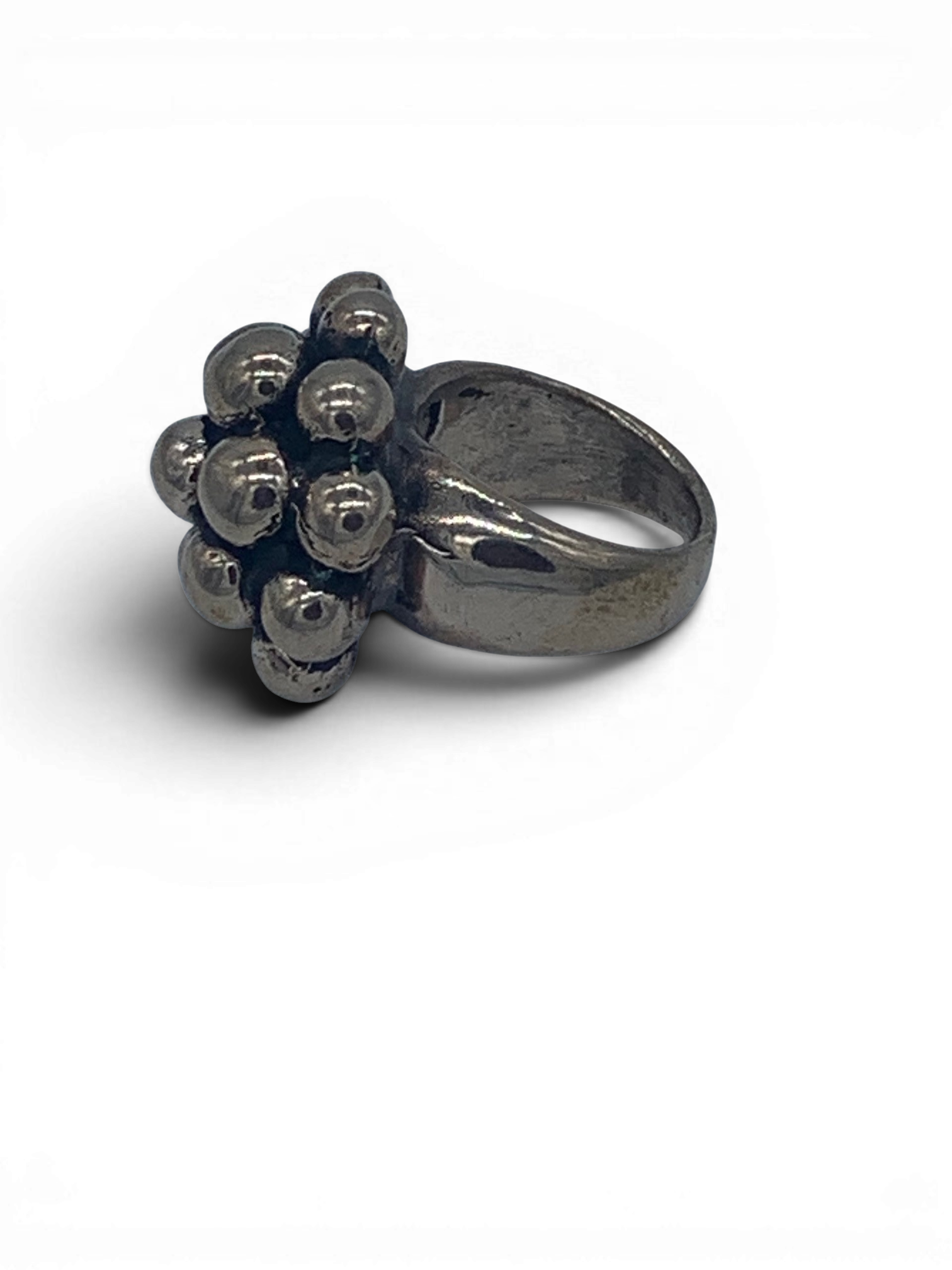 Polish bronze ring with organic round patterns