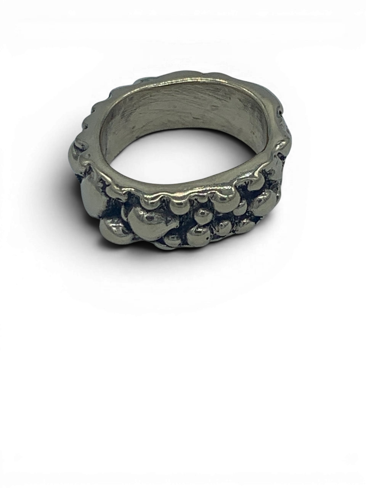 Polish bronze ring with organic round patterns