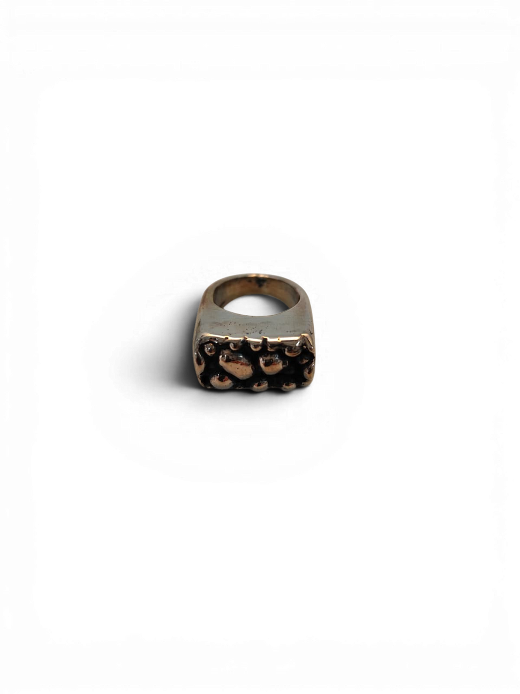Polish bronze ring with organic round patterns