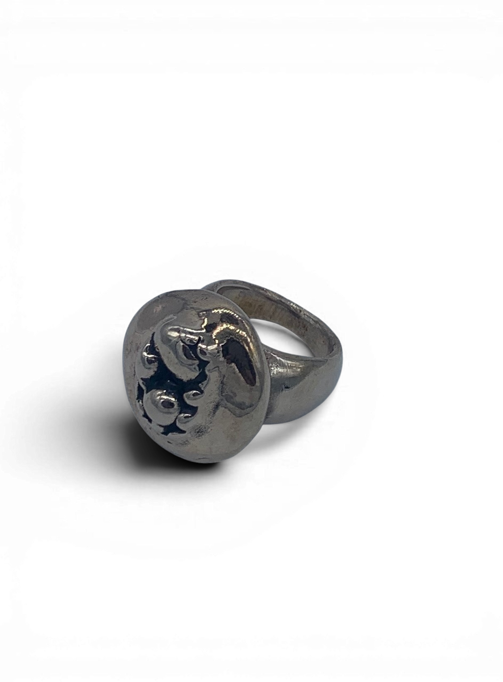 Polish bronze ring with organic round patterns