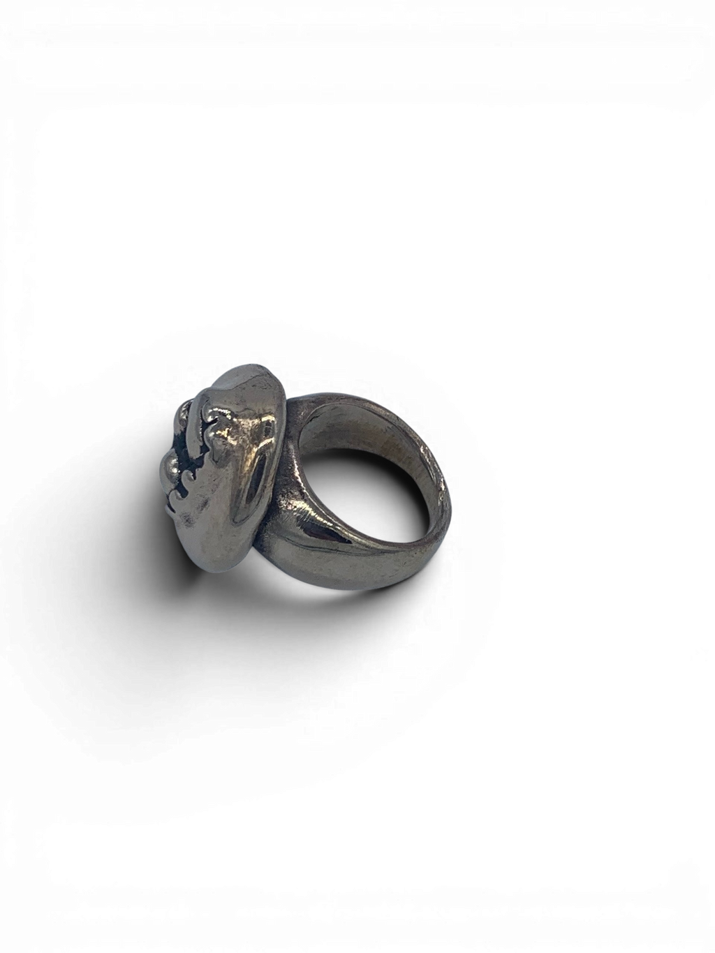 Polish bronze ring with organic round patterns