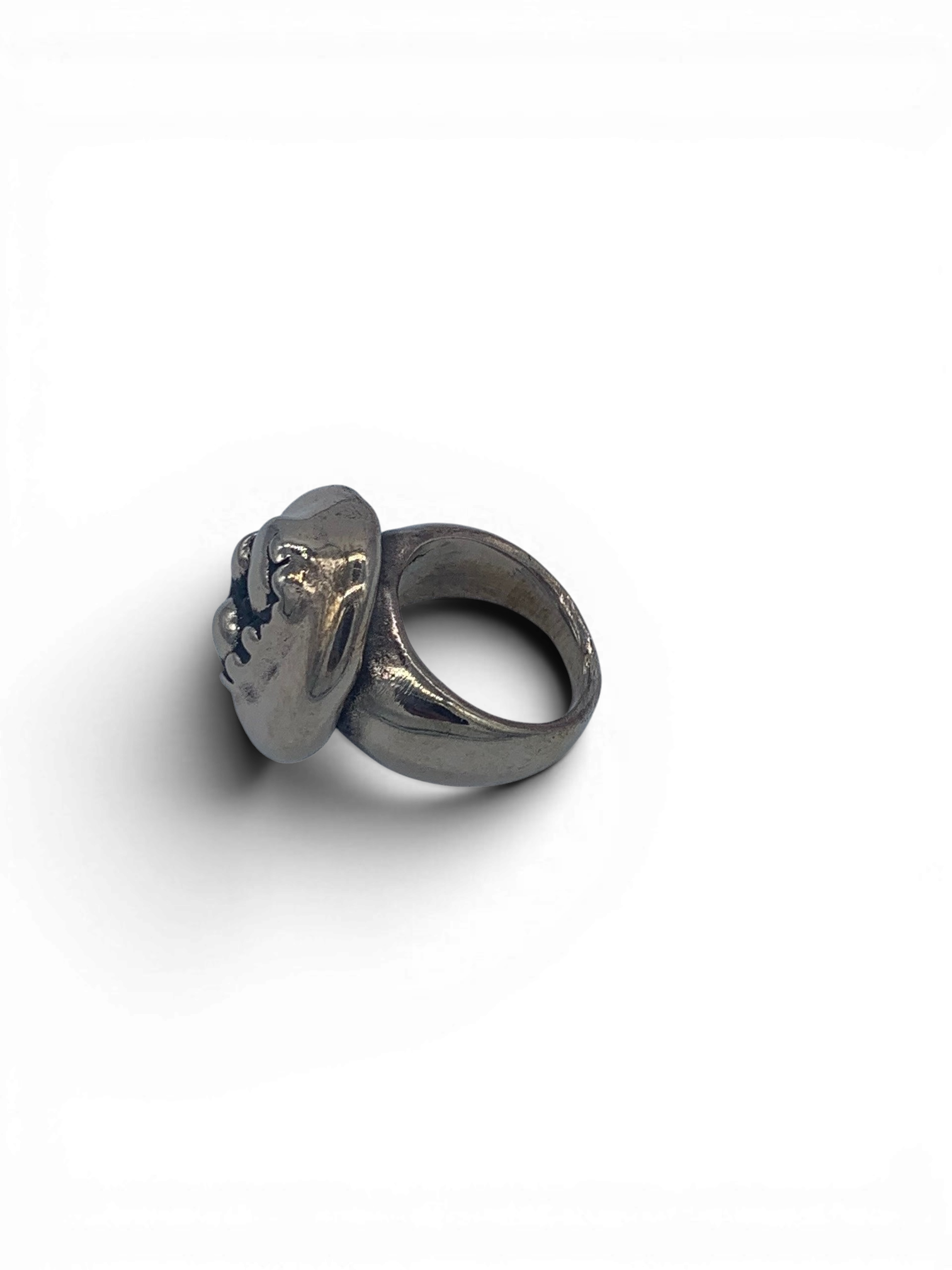 Polish bronze ring with organic round patterns