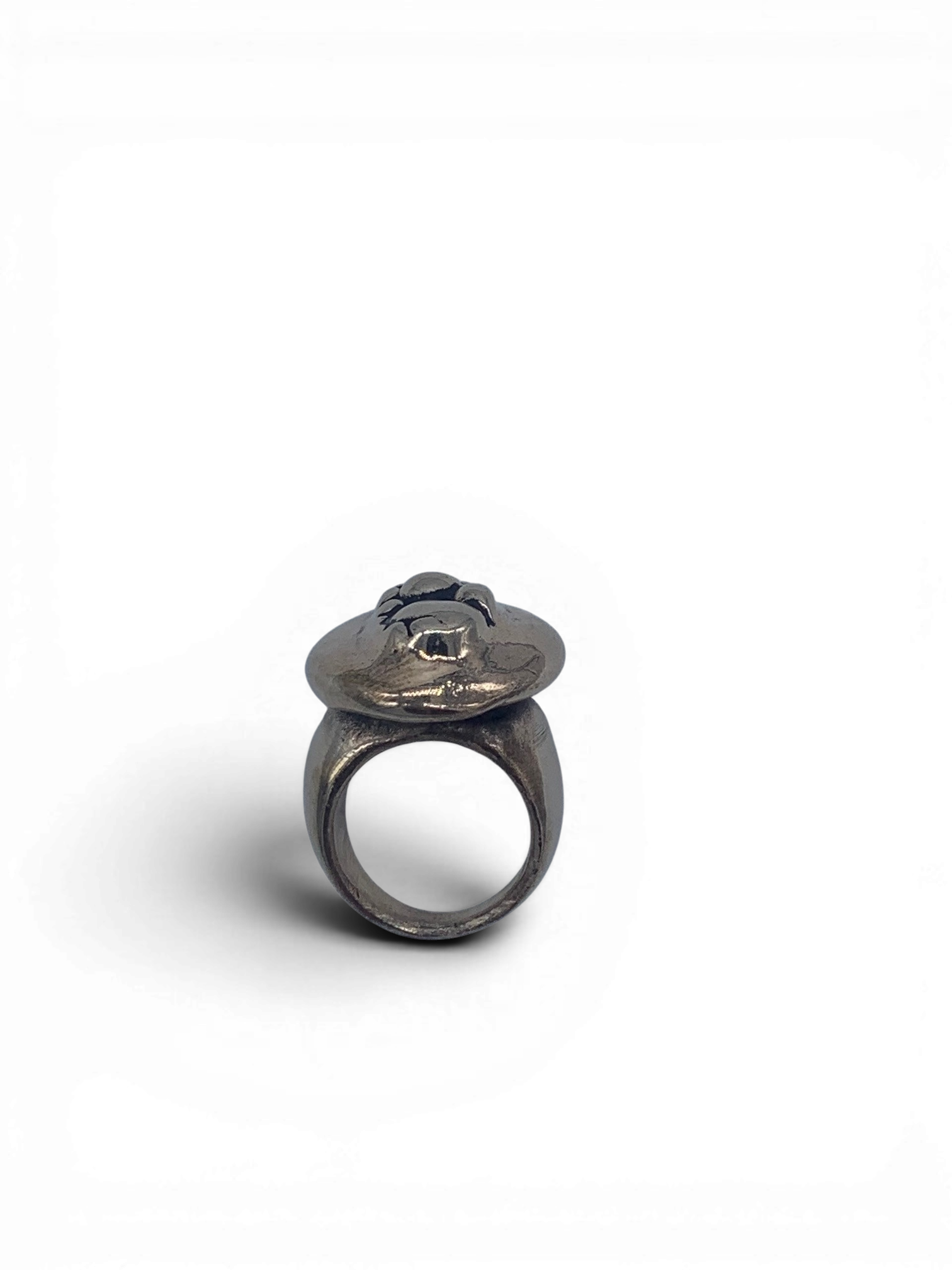 Polish bronze ring with organic round patterns