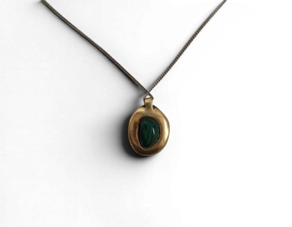 Bronze pendant with malachite stone insert and polish finishing