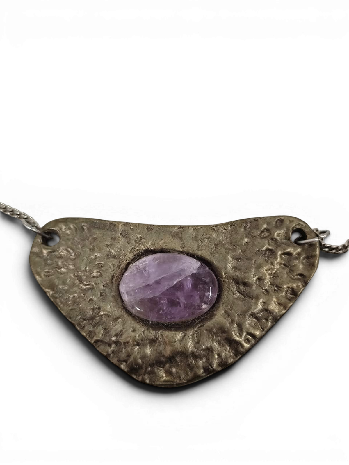 White bronze necklace with oval amethyst insert