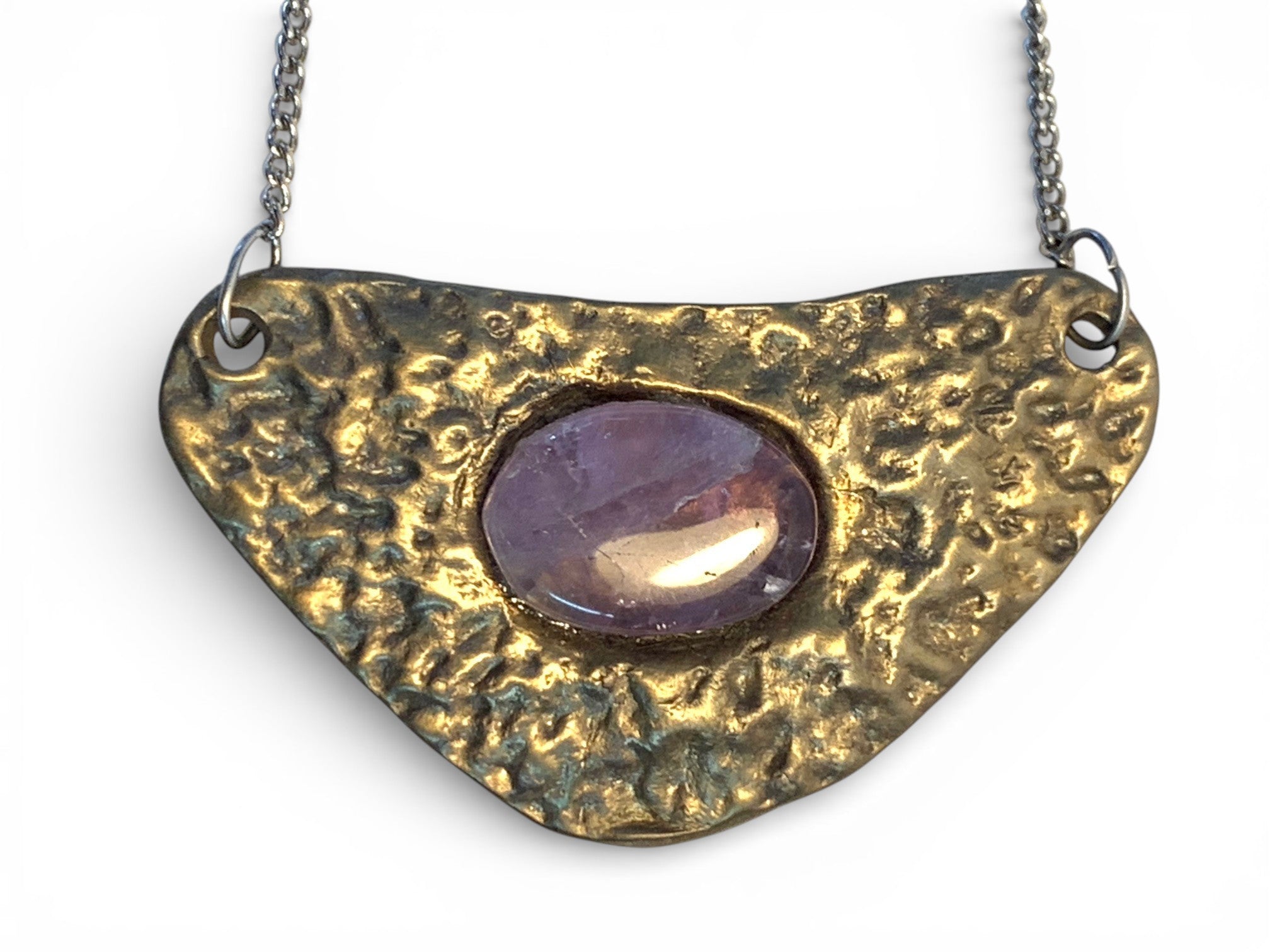 White bronze necklace with oval amethyst insert