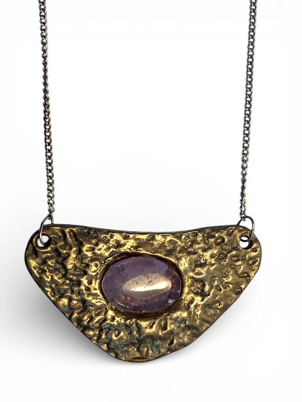 White bronze necklace with oval amethyst insert