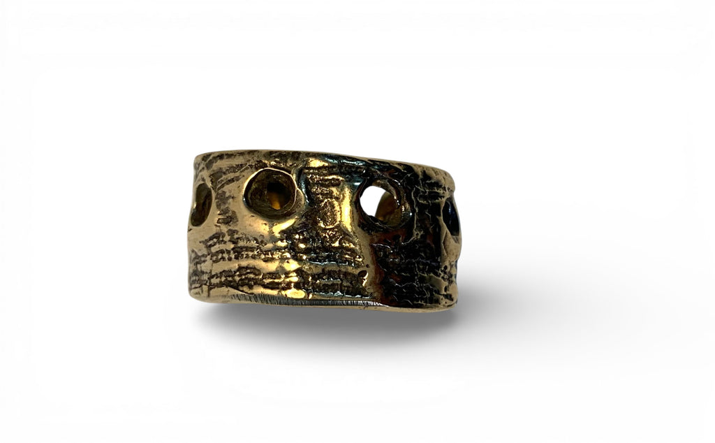 Bronze ring with polish finishing.