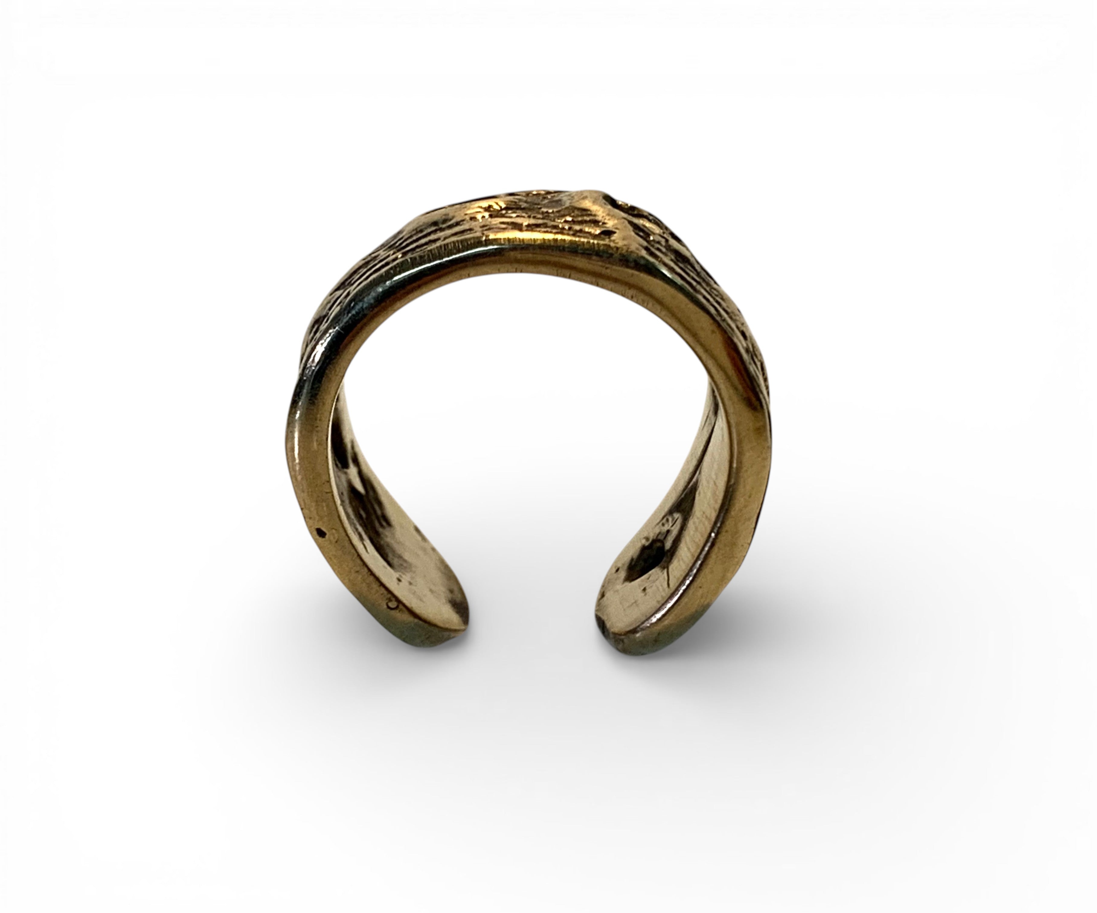 Bronze ring with polish finishing.