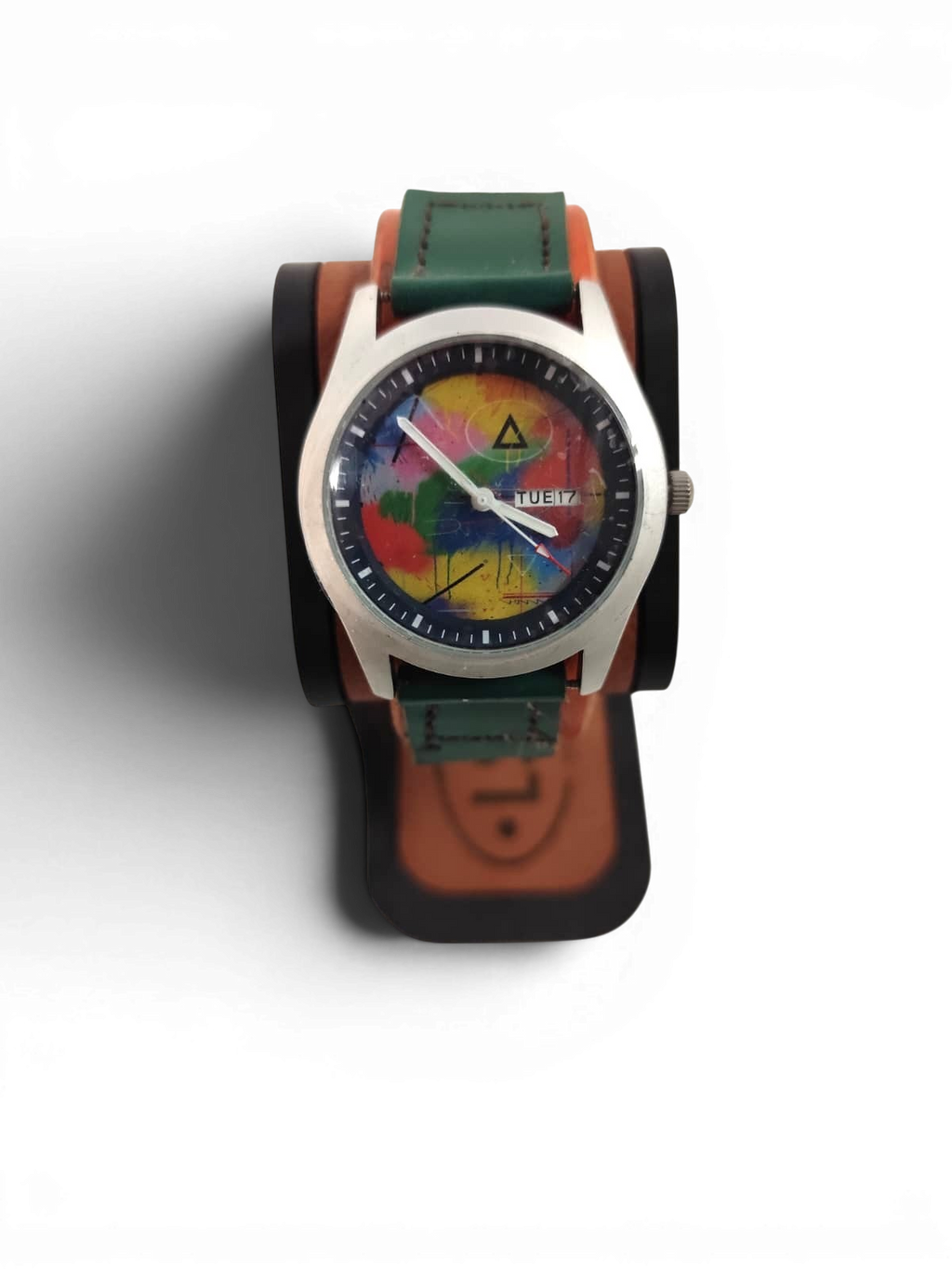 Man watch with hand-made leather bracelet with push bottoms closing.