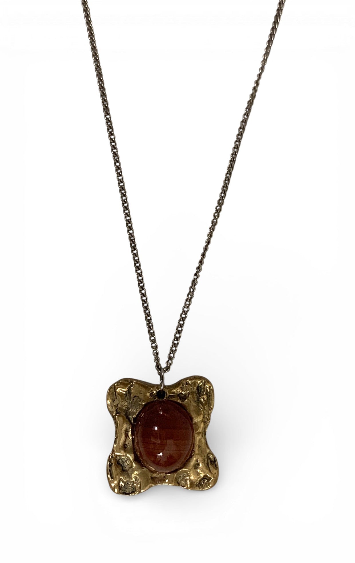 Bronze pendant with oval agate stone insert