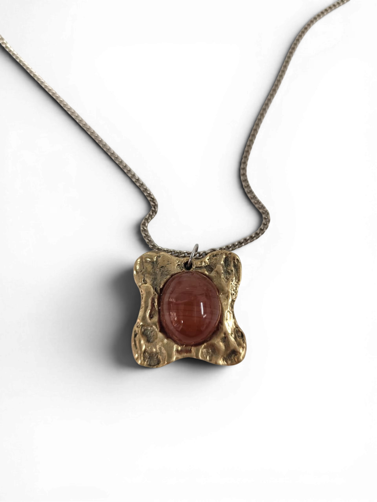 Bronze pendant with oval agate stone insert