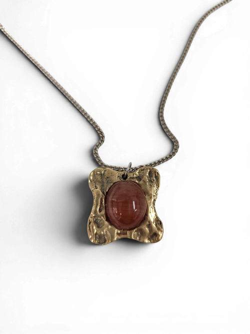 Bronze pendant with oval agate stone insert
