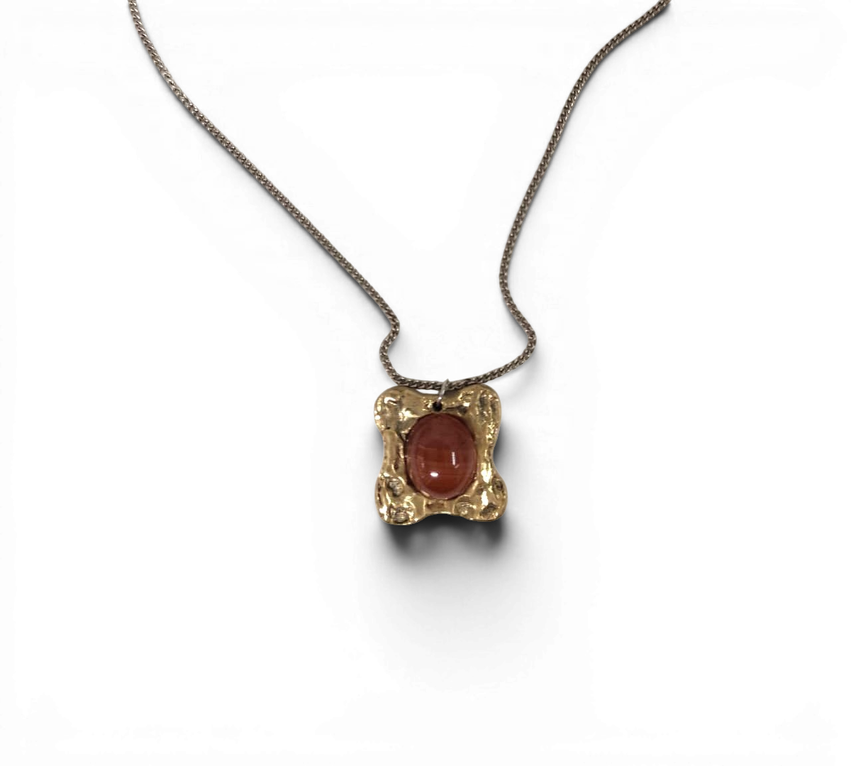 Bronze pendant with oval agate stone insert