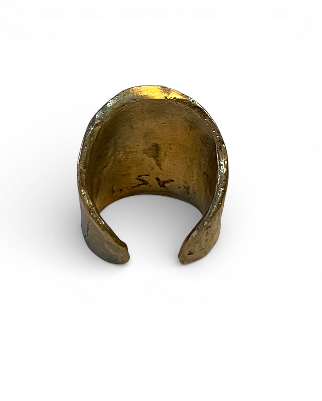 Bronze ring with texturized surface and polish finishing