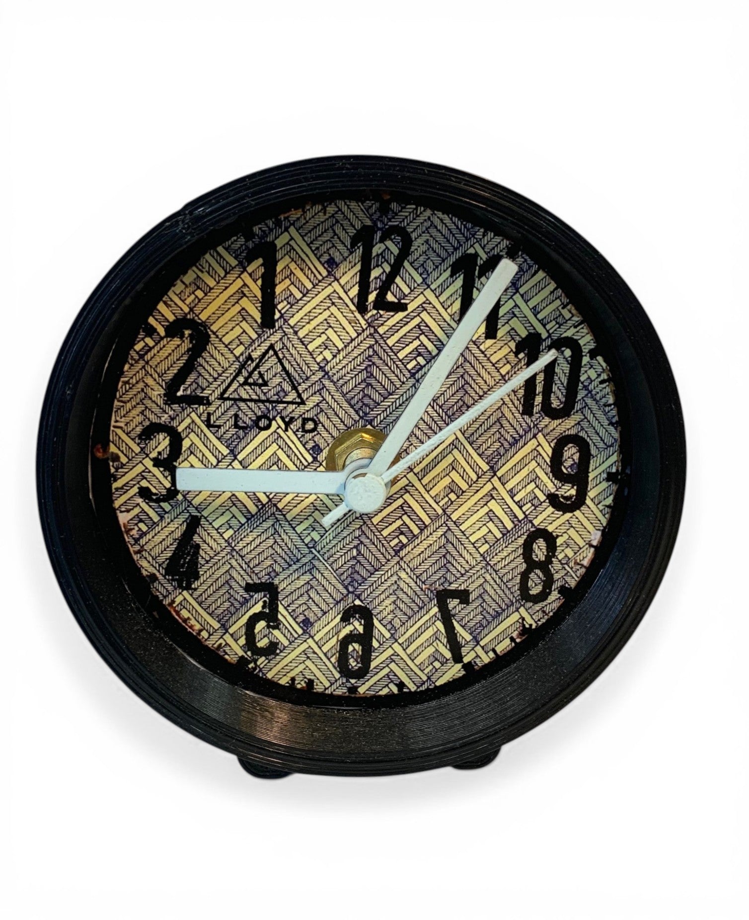 Table clock with geometric designs