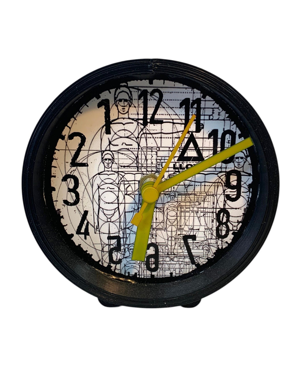 Table clock with geometric human figures and reverse movement