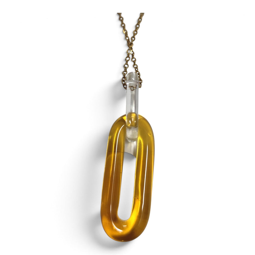 Close-up of the amber glass link held by a clear glass link